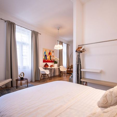 Modern Downtown Apt - Renovated, On Ideal Location Praha Bagian luar foto