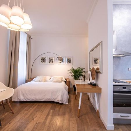 Modern Downtown Apt - Renovated, On Ideal Location Praha Bagian luar foto