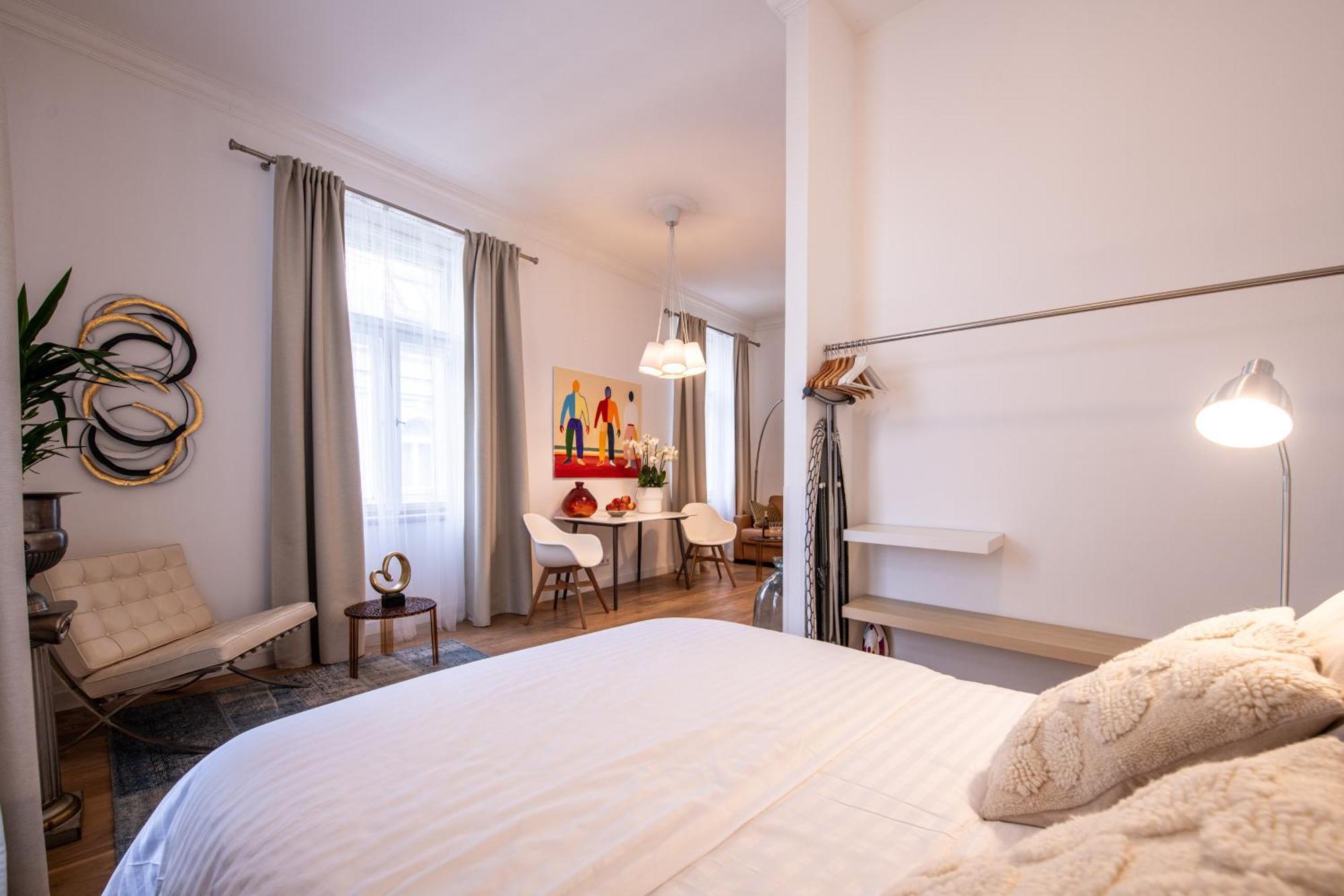 Modern Downtown Apt - Renovated, On Ideal Location Praha Bagian luar foto