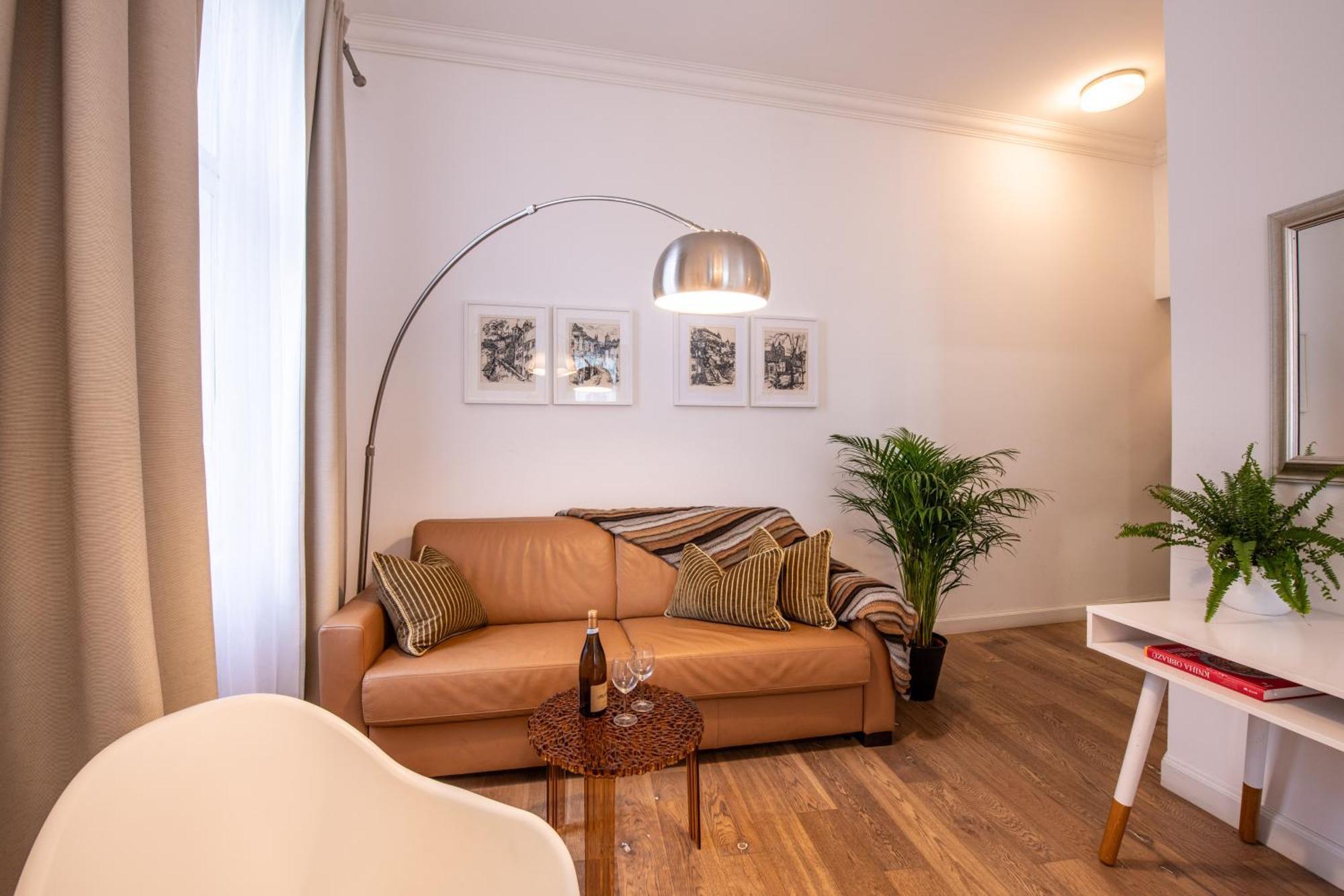 Modern Downtown Apt - Renovated, On Ideal Location Praha Bagian luar foto