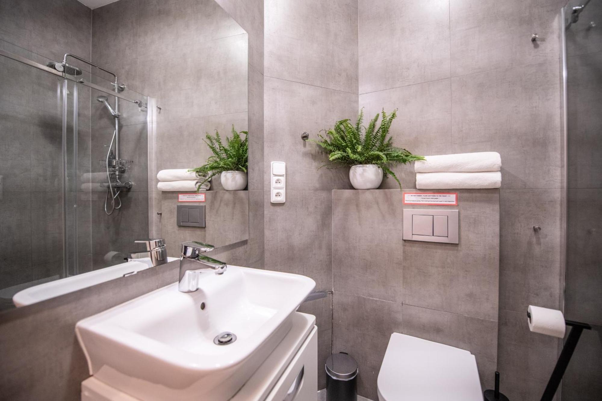 Modern Downtown Apt - Renovated, On Ideal Location Praha Bagian luar foto