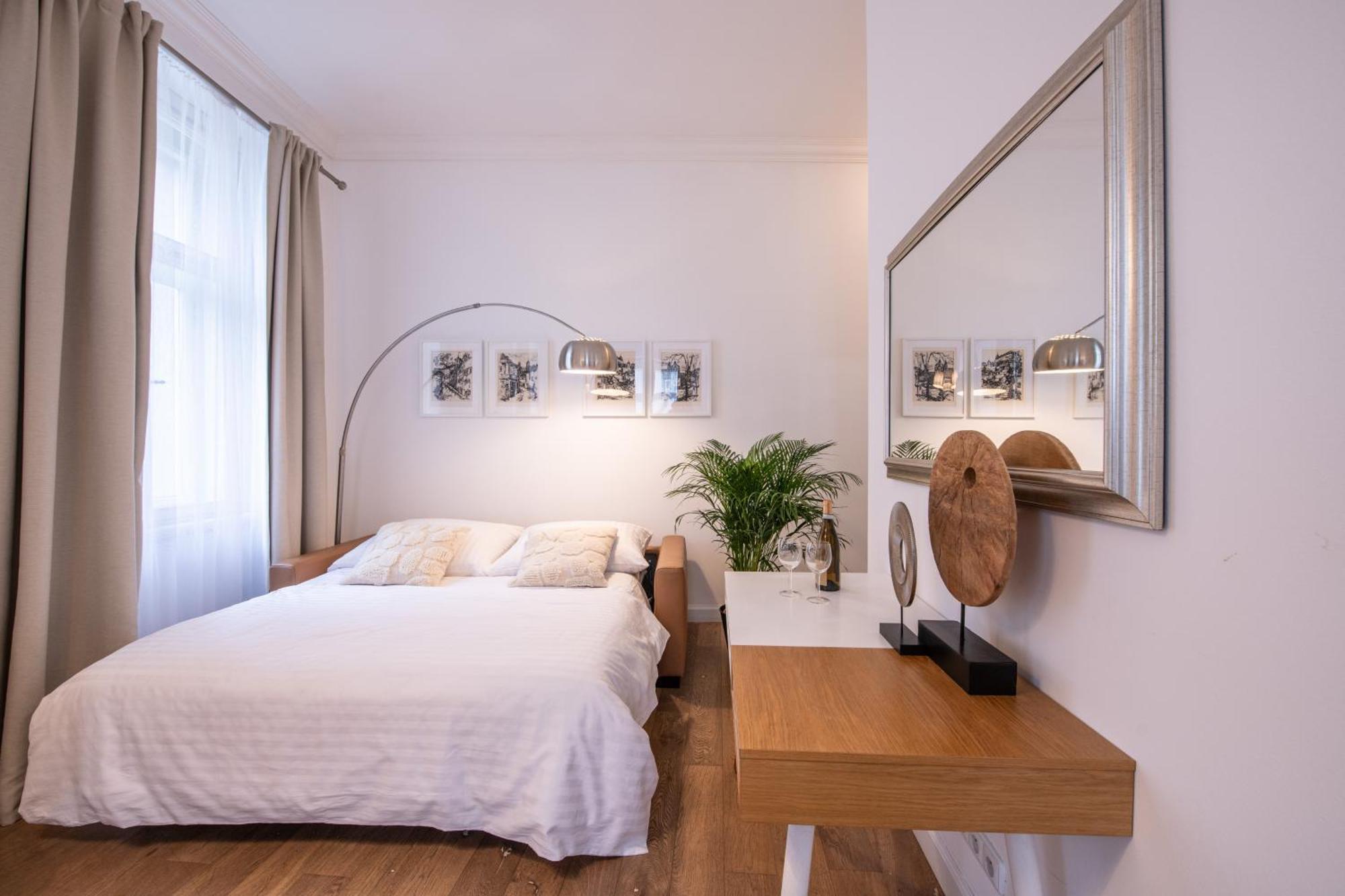 Modern Downtown Apt - Renovated, On Ideal Location Praha Bagian luar foto