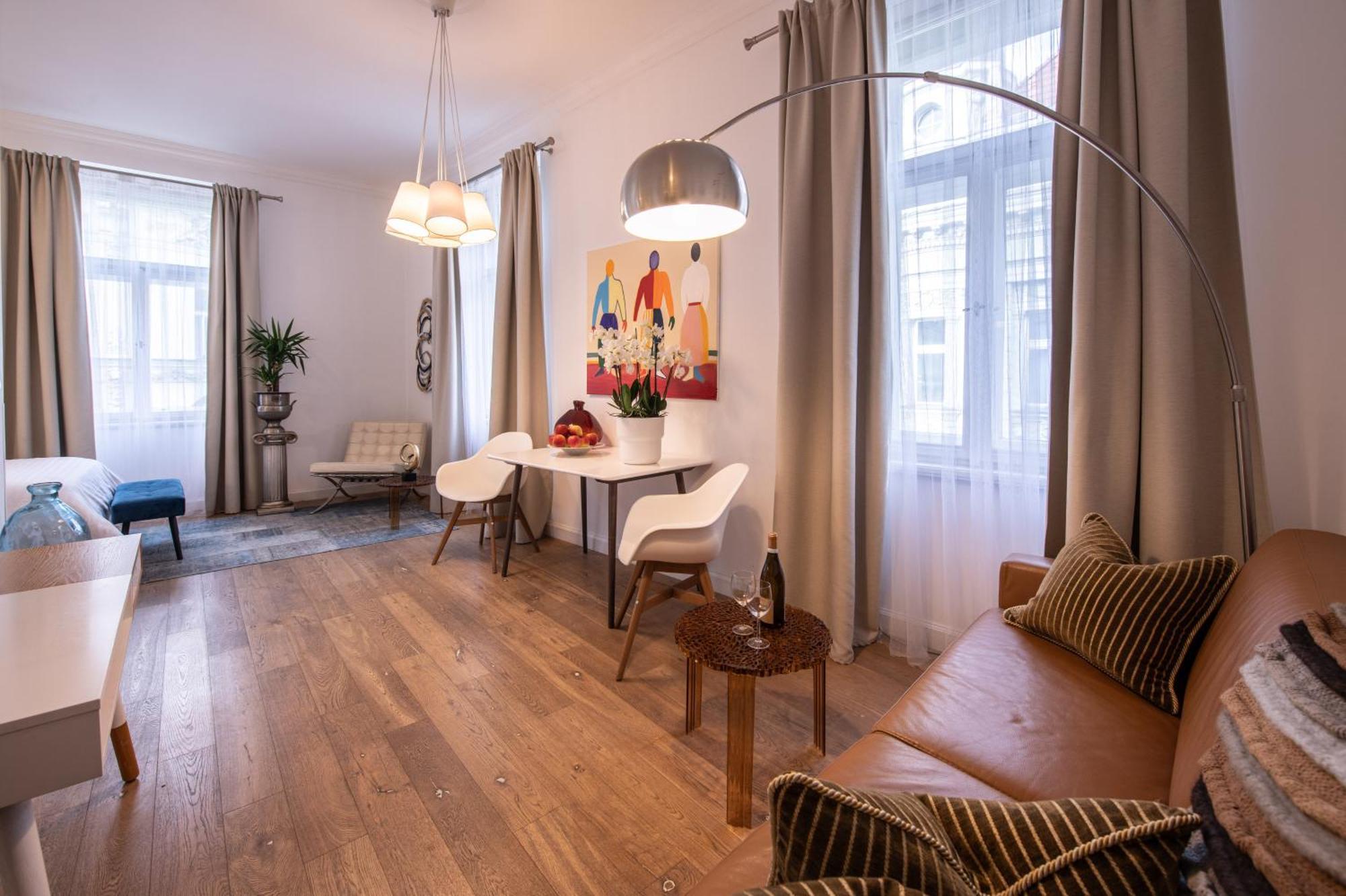 Modern Downtown Apt - Renovated, On Ideal Location Praha Bagian luar foto