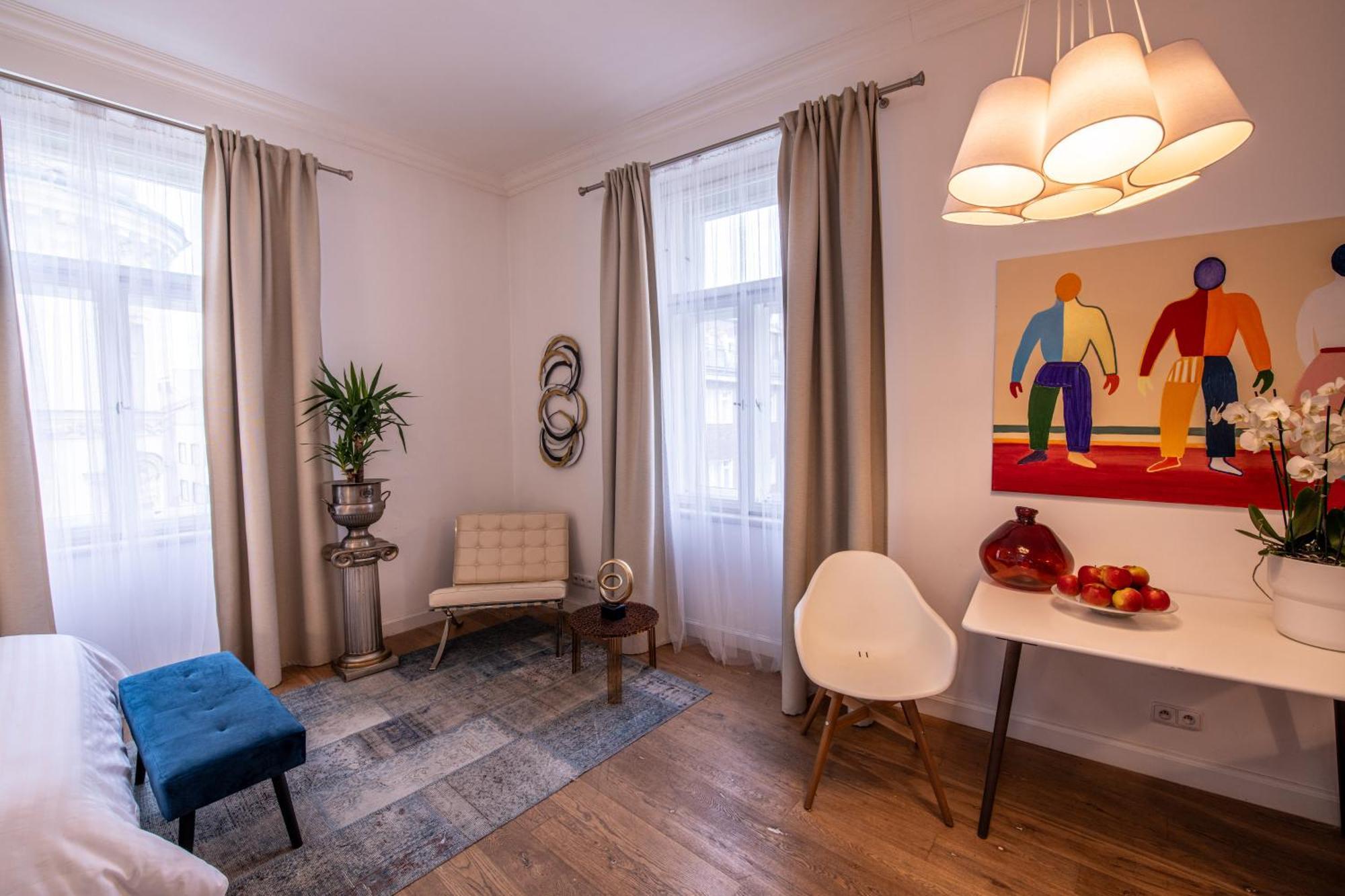 Modern Downtown Apt - Renovated, On Ideal Location Praha Bagian luar foto