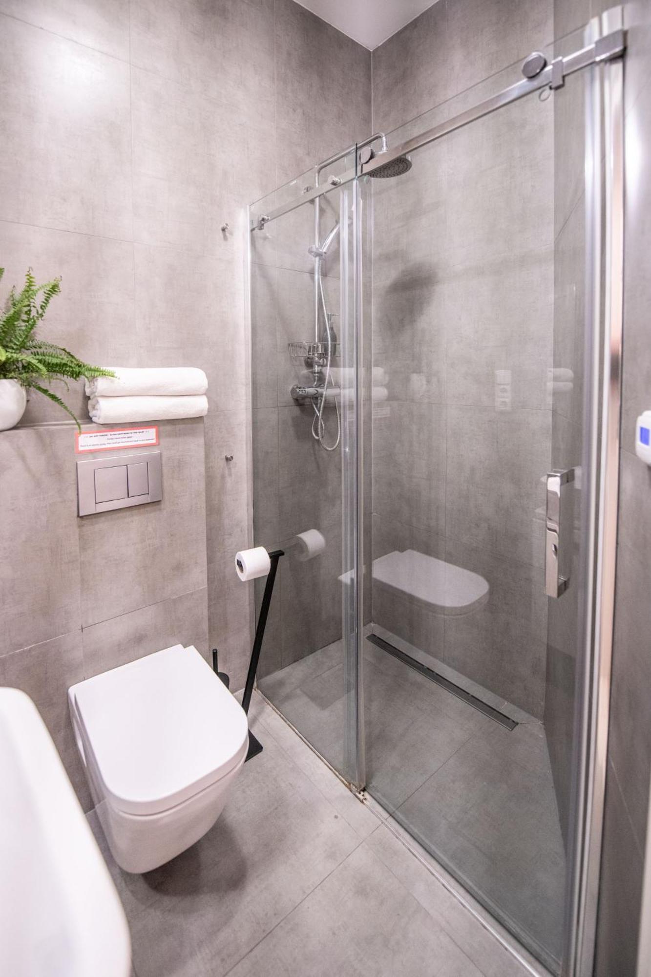 Modern Downtown Apt - Renovated, On Ideal Location Praha Bagian luar foto