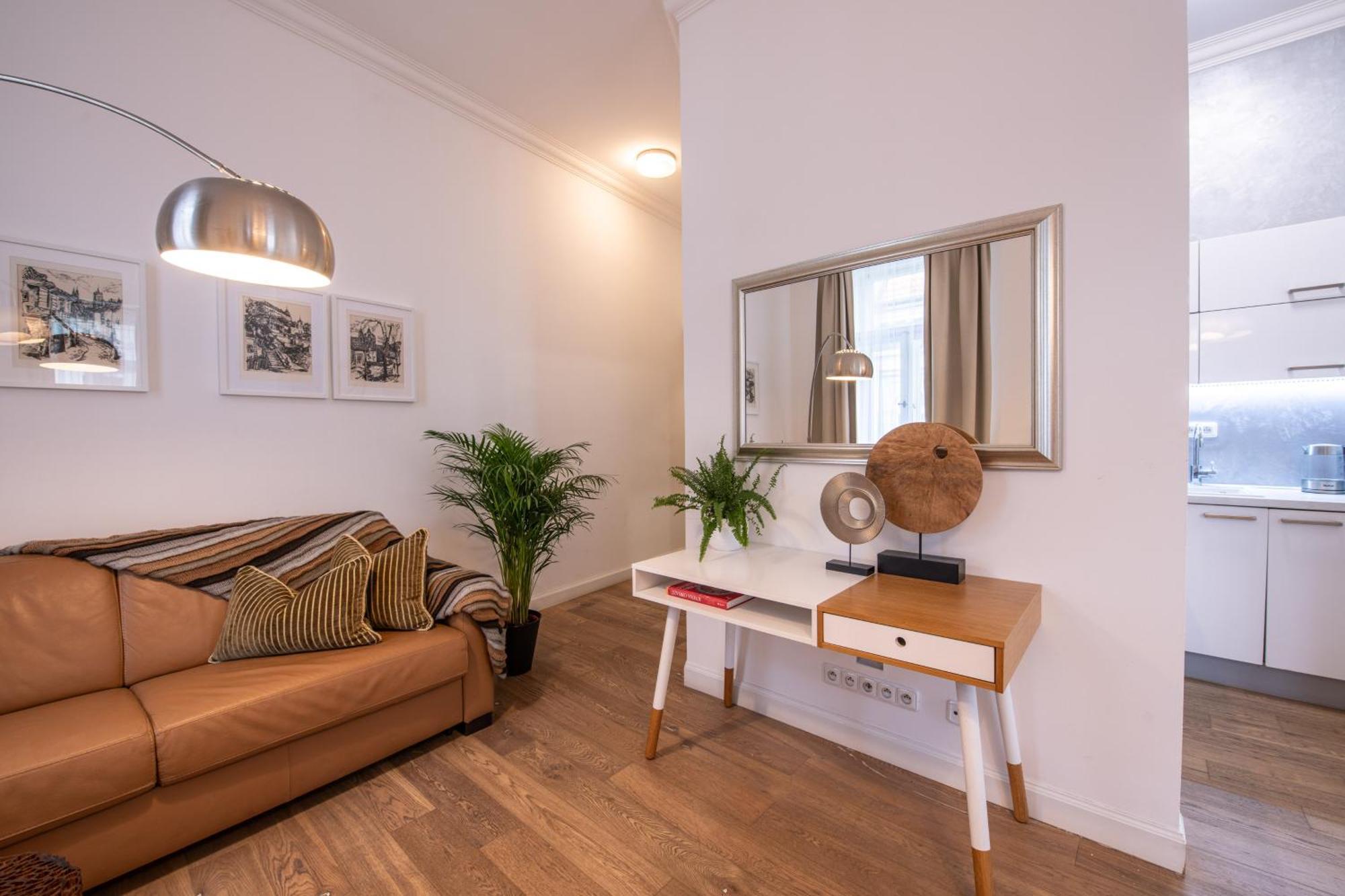 Modern Downtown Apt - Renovated, On Ideal Location Praha Bagian luar foto