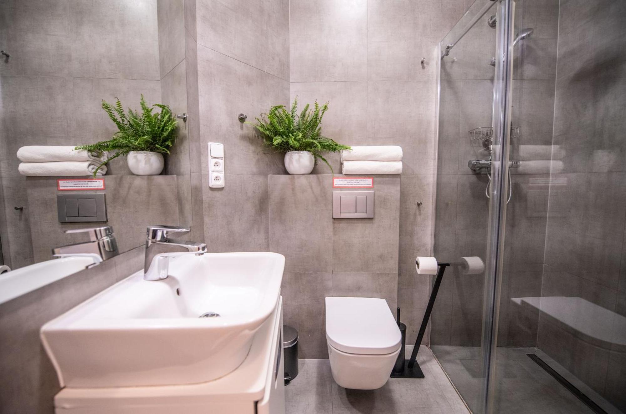 Modern Downtown Apt - Renovated, On Ideal Location Praha Bagian luar foto