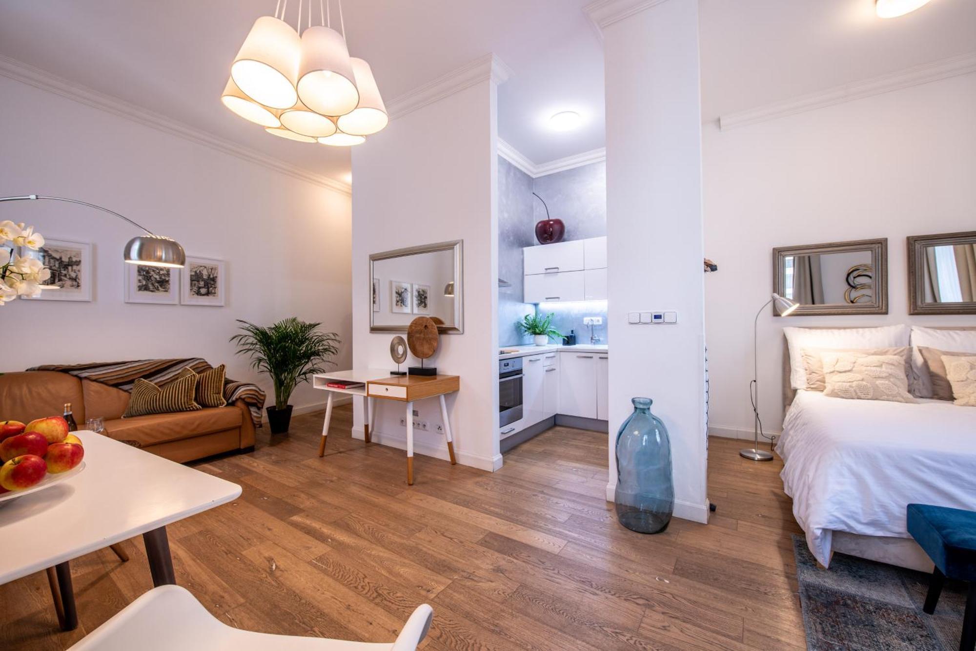 Modern Downtown Apt - Renovated, On Ideal Location Praha Bagian luar foto